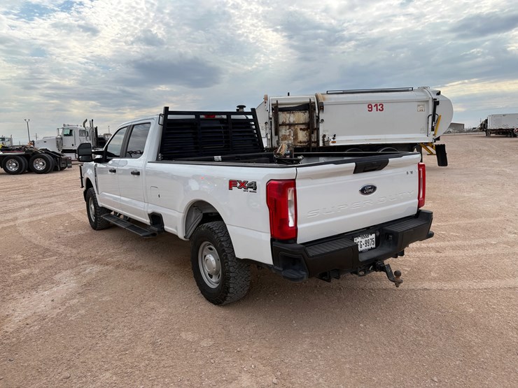 2023-ford-f-250-super-duty-crew-cab-pickup-truck,-4x4-(gasoline)-image-5