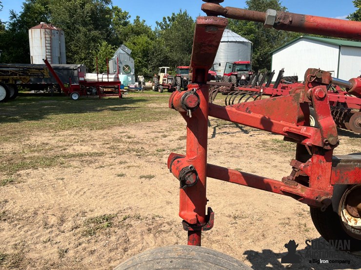 international-720-6-bottom-plow-image-17