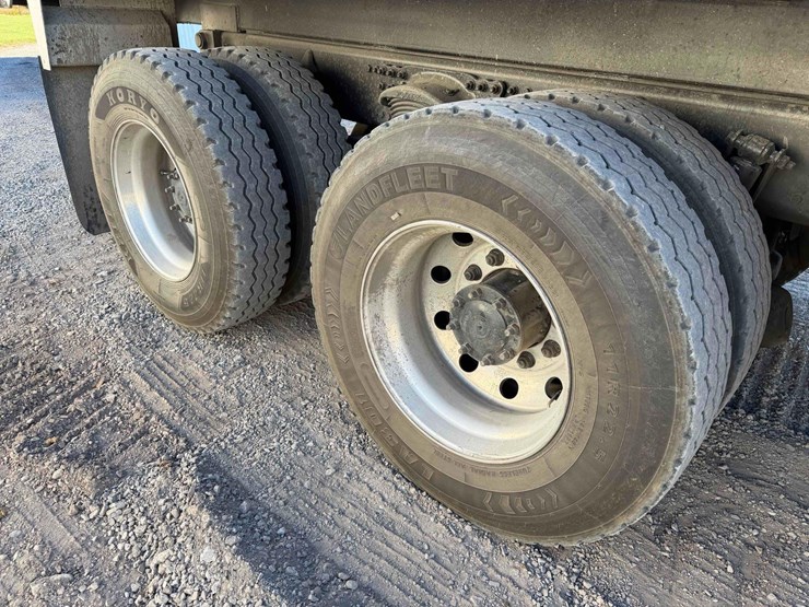 2006-sterling-acterra-tandem-axle-dump-image-7