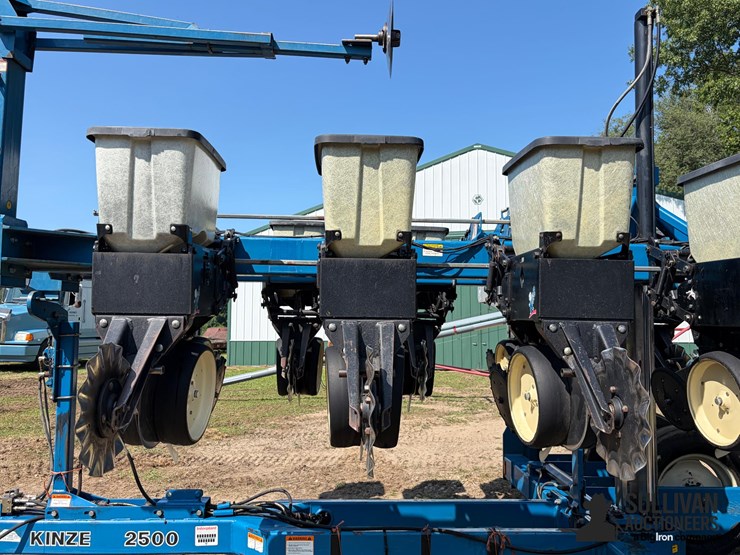 1998-kinze-2500-8/15-split-row-planter-image-20