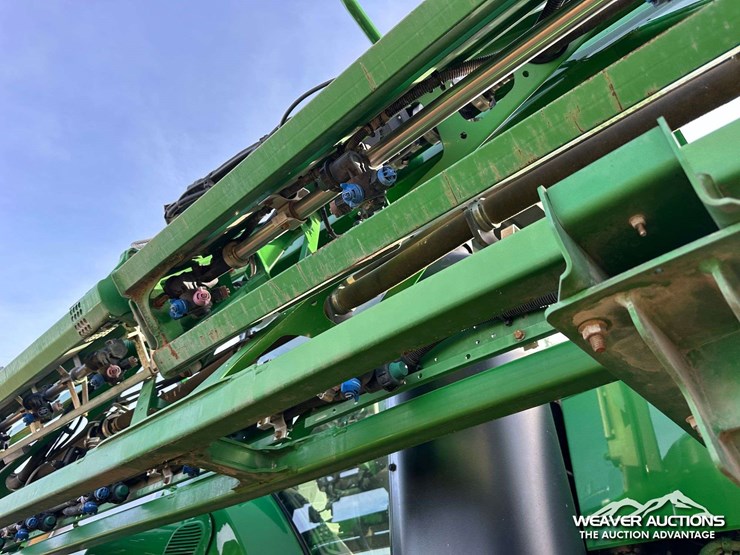 2014-john-deere-r4030-4x4-high-clearance-self-propelled-sprayer-image-61