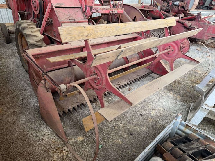 massey-harris-35-combine-image-6