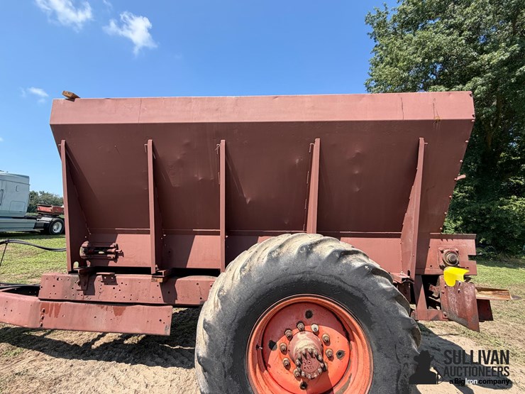 highway-equipment-company-l-70-11-8-ton-lime-spreader-image-17
