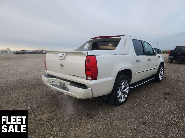 2007-cadillac-escalade-ext-awd-4dr-crew-cab-5.8-ft-box-image-4