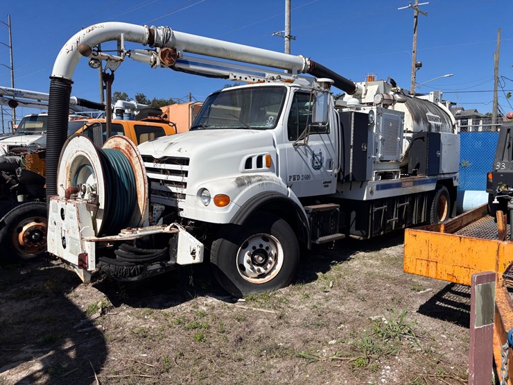 #36-•-vac-con-sewer-cleaner-vacuum-truck-on-sterling-chassis-image-1