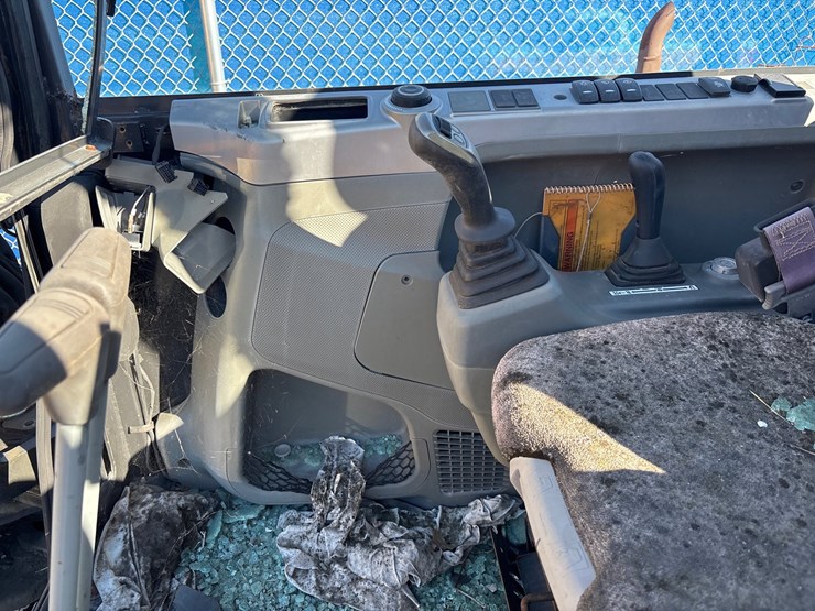 #8-•-2016-bobcat-e85-compact-excavator-image-15