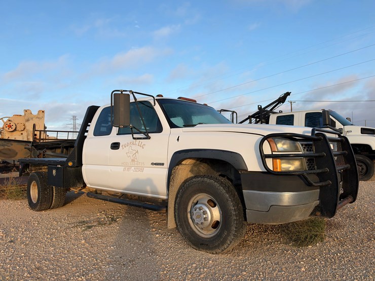 2005-chevrolet-silverado-3500-4x4-pickup-image-4