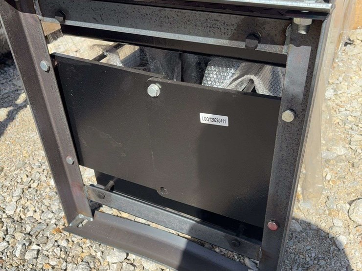 four-post-vehicle-lift-image-3