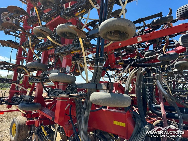 2011-bourgault-3310-55-55-ft.-seeder-image-33