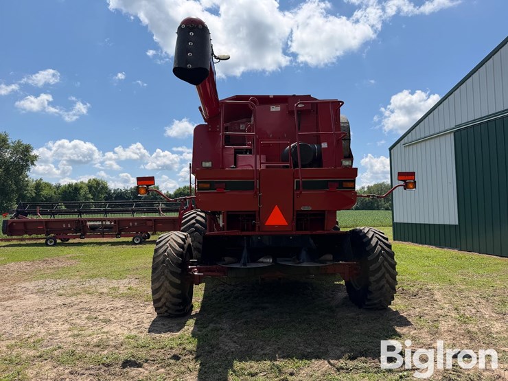 2006-case-ih-2388-axial-flow-combine-image-6
