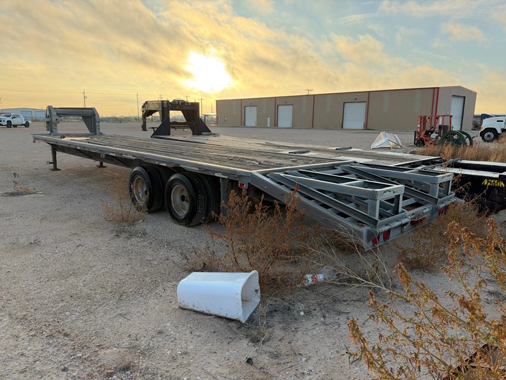 32’-x-7’7”-gooseneck-trailer-image-3