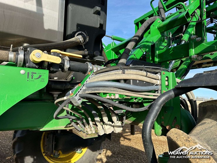 2014-john-deere-r4030-4x4-high-clearance-self-propelled-sprayer-image-40