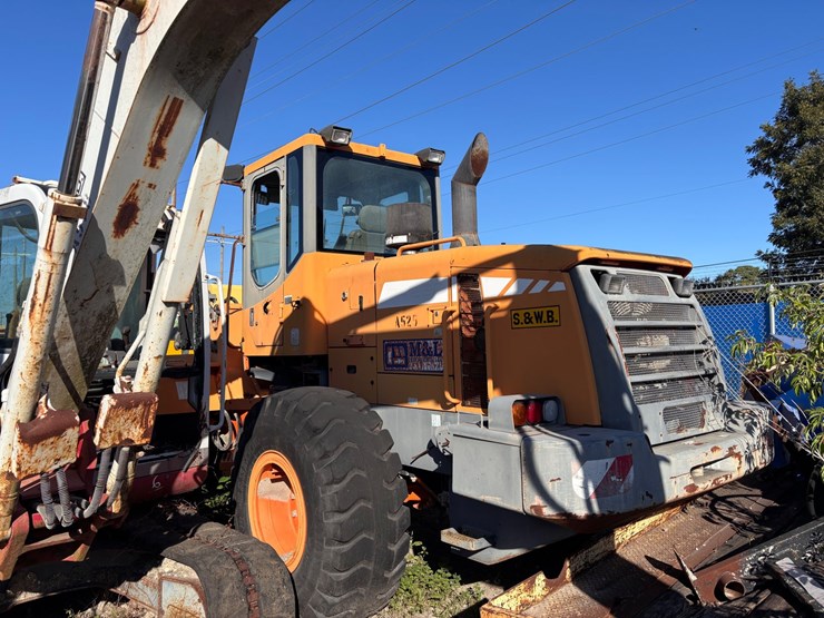 #7-•-doosan-dl250-articulated-wheel-loader-image-4