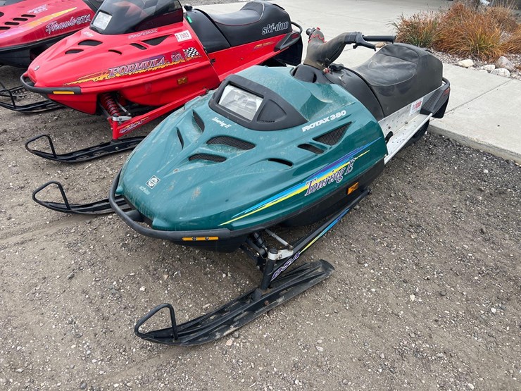 1996-ski-doo-snowmobile-image-1