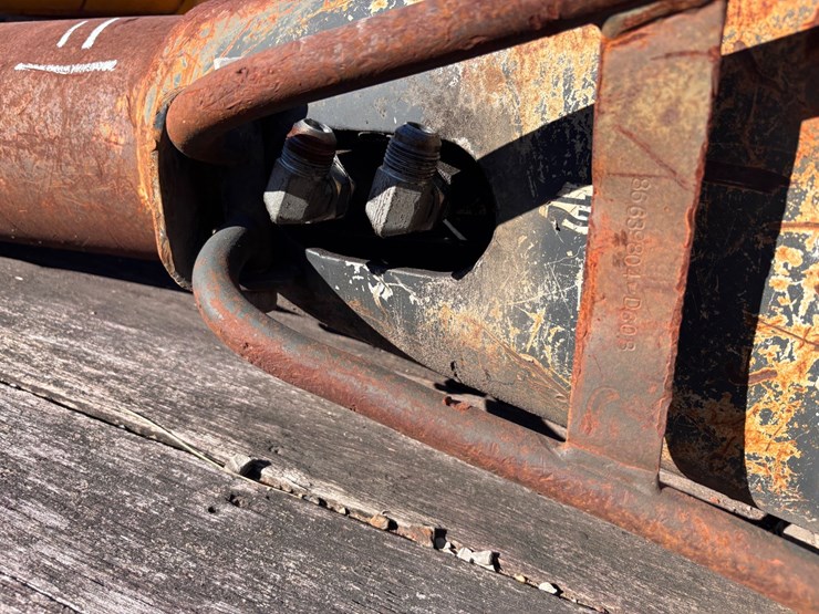 #11-•-hydraulic-breaker-attachment-with-pointed-chisel-bit-image-4