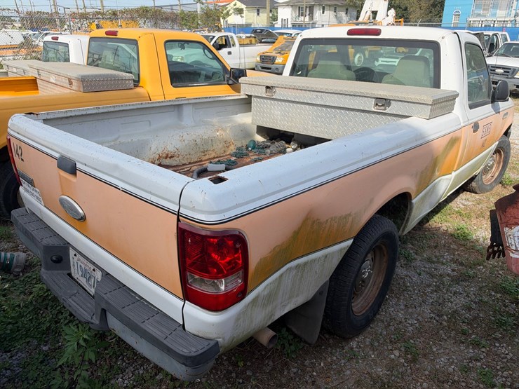 #73-•-2006-ford-ranger-regular-cab-pickup-truck-image-4