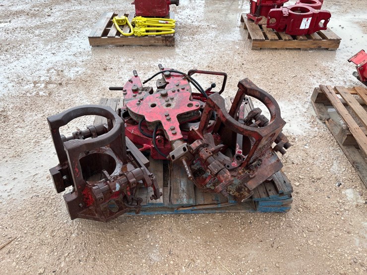 pallet-w/-(2)-incomplete-ch-d-125ton-tubing-spiders,-pneumatic-tong-backup-&-tubing-tong-body-image-1