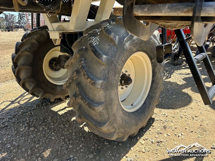 2011-bourgault-3310-55-55-ft.-seeder-image-70