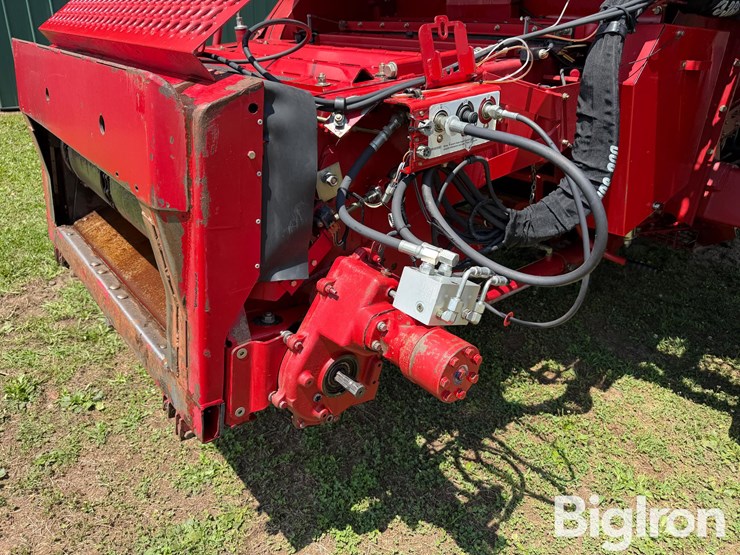 2006-case-ih-2388-axial-flow-combine-image-16