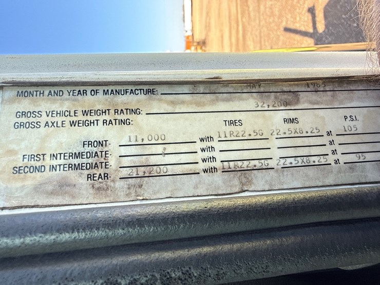 #6908-•-1985-tandem-axle-wrecker-tow-truck-(has-wi-title)-image-13