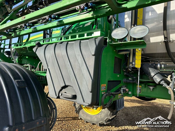 2014-john-deere-r4030-4x4-high-clearance-self-propelled-sprayer-image-35