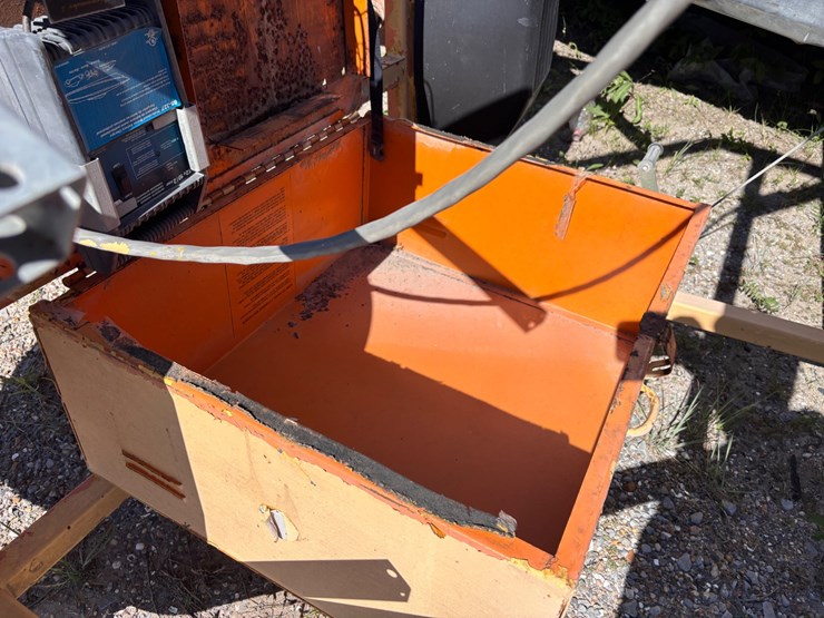 #25-•-towable-solar-powered-flashing-arrow-board-trailer-image-5