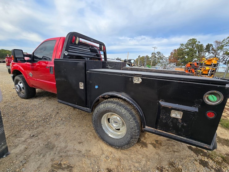 #27076-•-2011-ford-f-350-pickup-truck-(nonrunner)-image-4