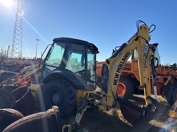 #2-•-new-holland-b110c-backhoe-loader-image-3