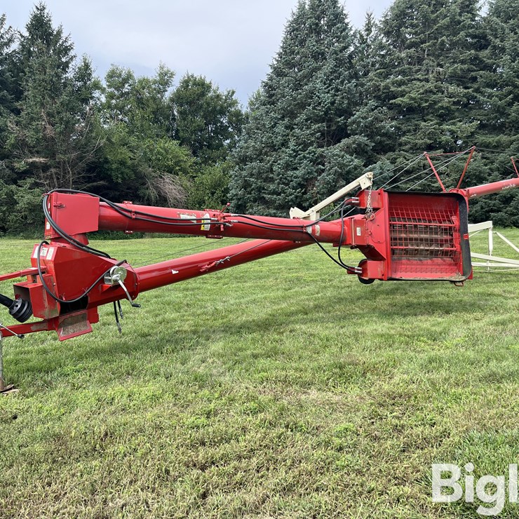 Buhler\ Farm King 1070 Swing Away Auger