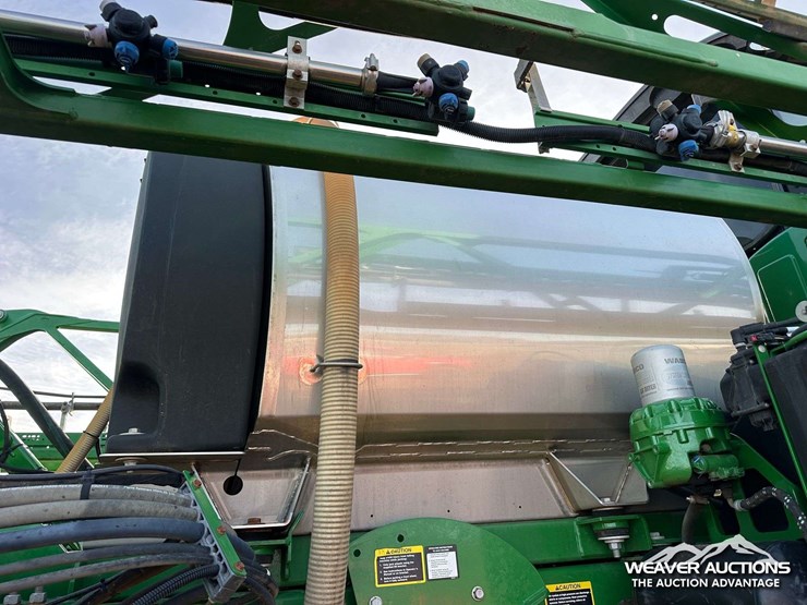 2014-john-deere-r4030-4x4-high-clearance-self-propelled-sprayer-image-41