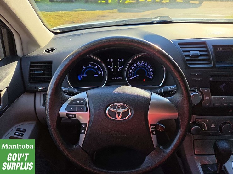2013-toyota-highlander-hybrid-image-18