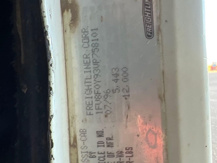 1996-freightliner-day-cab-image-25