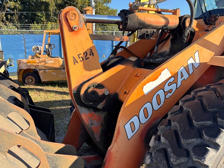 #1-•-doosan-dl-250-articulated-wheel-loader-image-7