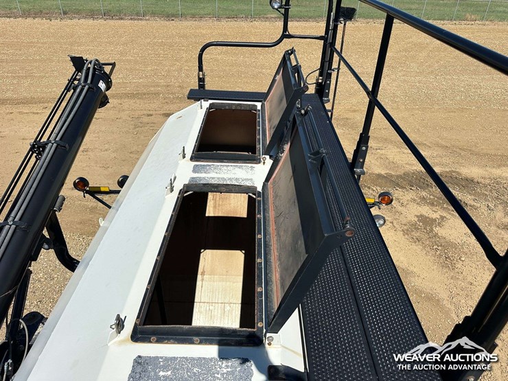 2011-bourgault-3310-55-55-ft.-seeder-image-85