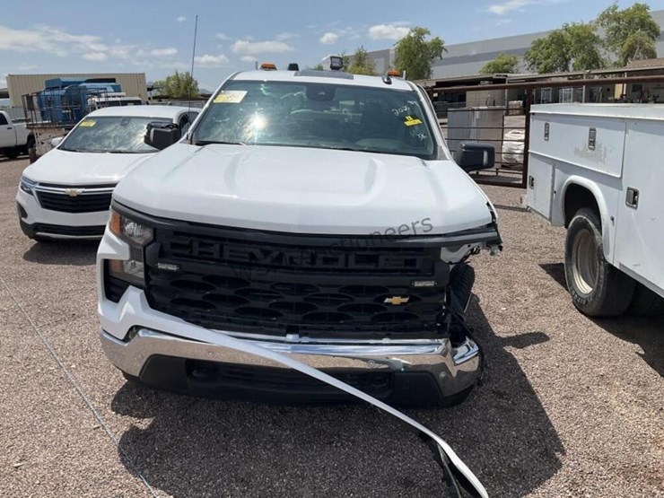 2025-chevrolet-silverado-1500-p/u-image-2