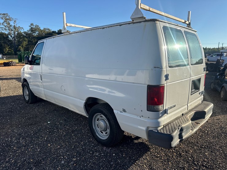 #264-•-2006-ford-econoline-van-image-2