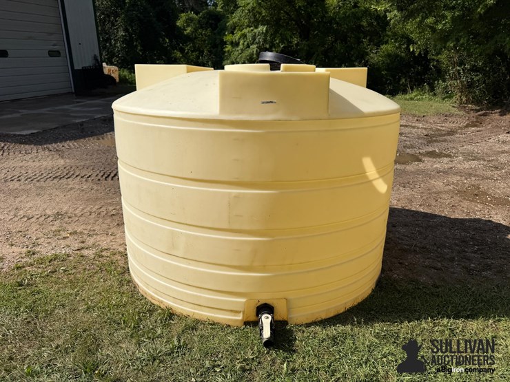 1,300-gal-poly-tank-image-2