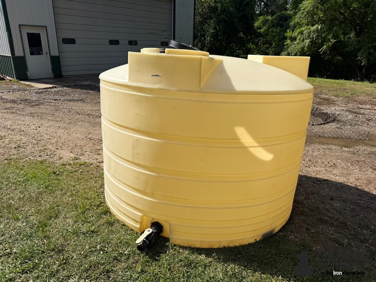 1,300-gal-poly-tank-image-9