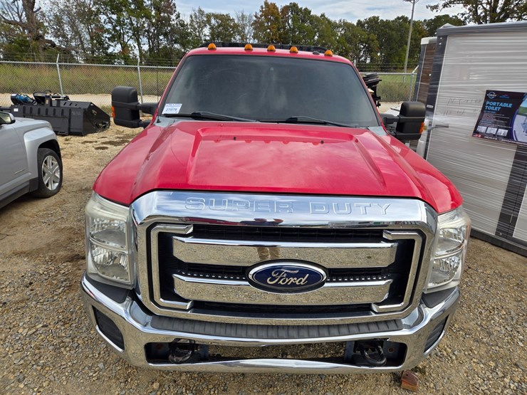 #27076-•-2011-ford-f-350-pickup-truck-(nonrunner)-image-12
