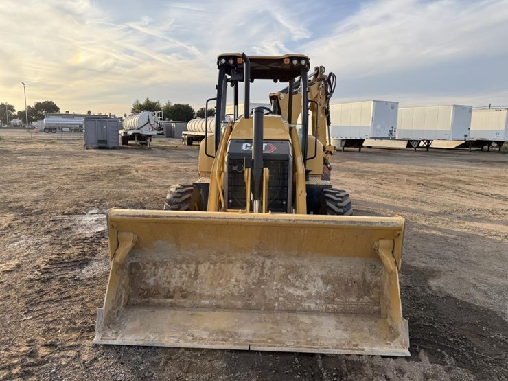 2025-caterpillar-420-image-27