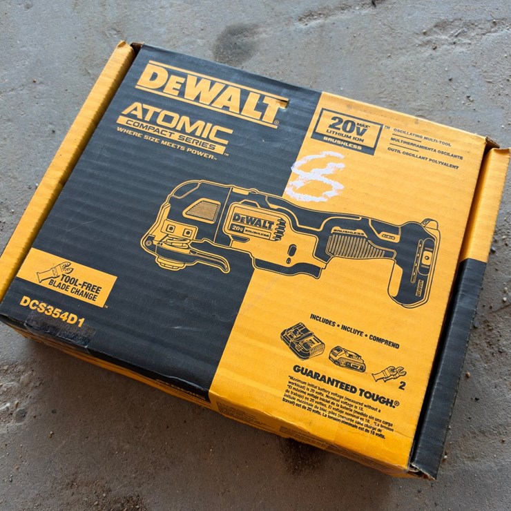#8 • Dewalt Atomic Oscillating Multi tool