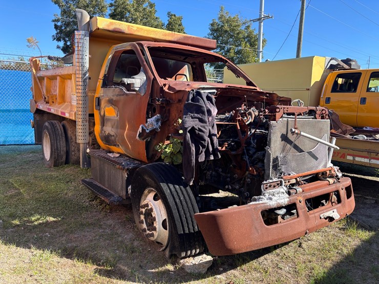#16-•-ford-dump-truck-with-duraclass-steel-dump-body-image-2