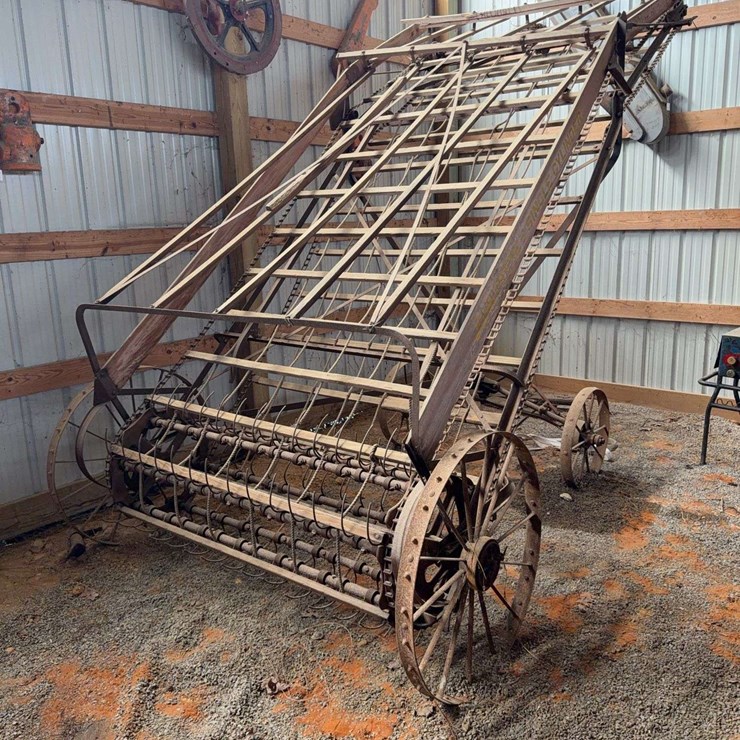 John Deere Single Cylinder Hay Stacker