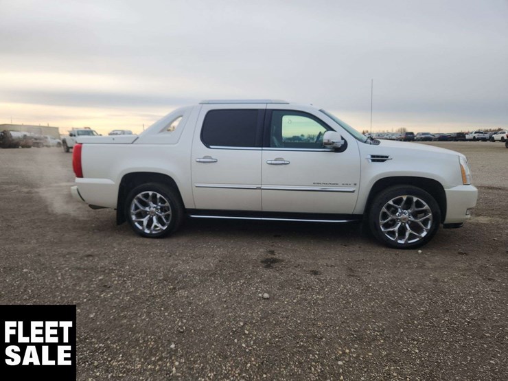 2007-cadillac-escalade-ext-awd-4dr-crew-cab-5.8-ft-box-image-7