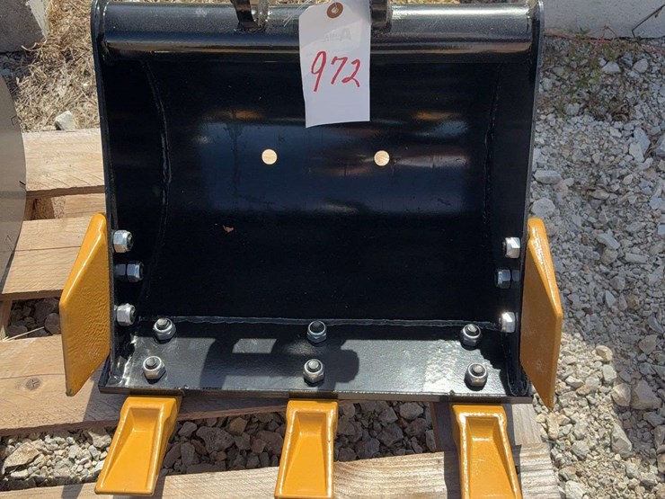 mini-excavator-bucket-with-teeth-image-1
