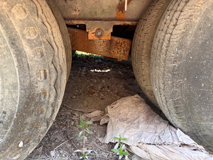 #31-•-tandem-axle-equipment-trailer-image-9