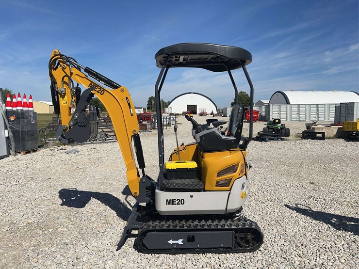 me20-mini-excavator-image-2