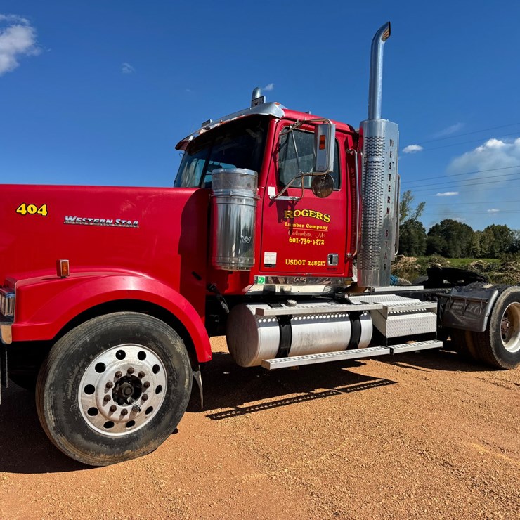 #205 • 2010 Western Star 4900