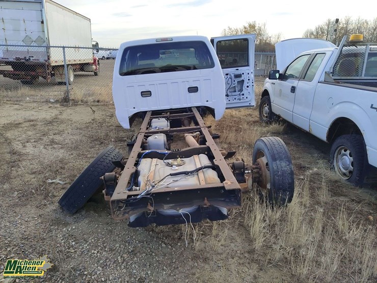 non-operable-2015-ford-f-550-super-duty-s/a-cab-&-chassis-image-3