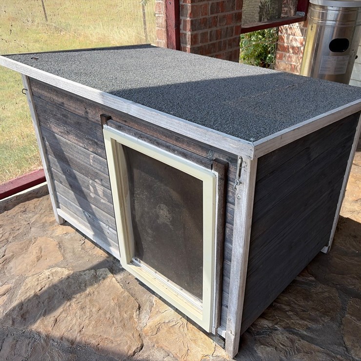 #6 • Fancy dog house with air-conditioning 27x42